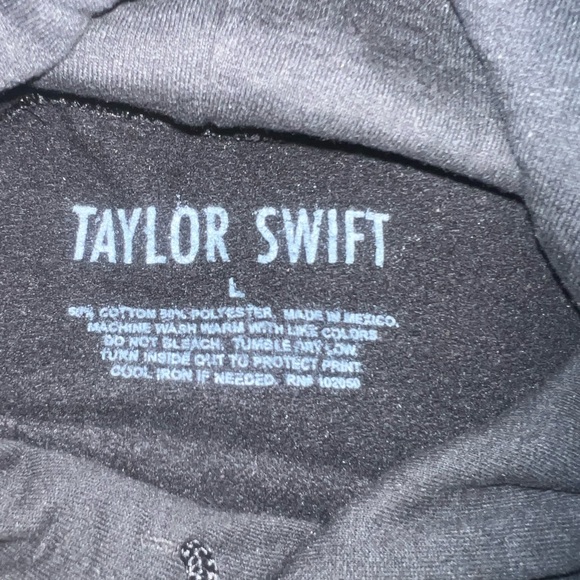 Taylor Swift Black Sweater Artistic Design - Picture 4 of 4